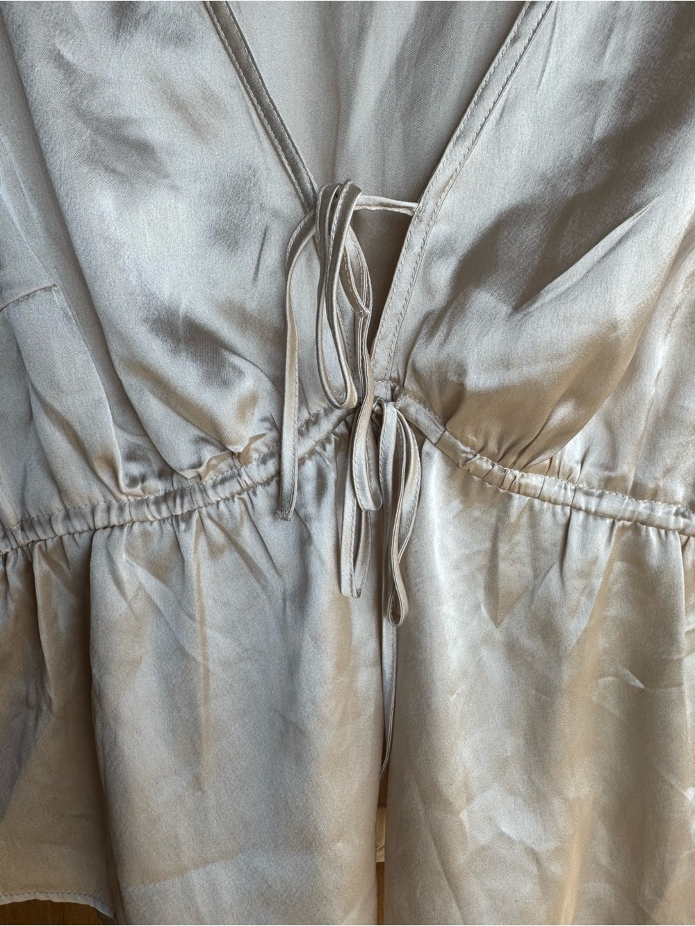 Abercrombie & Fitch Satin Blouse XS Champagne Tie Front Peplum Long Sleeve - Picture 3 of 5